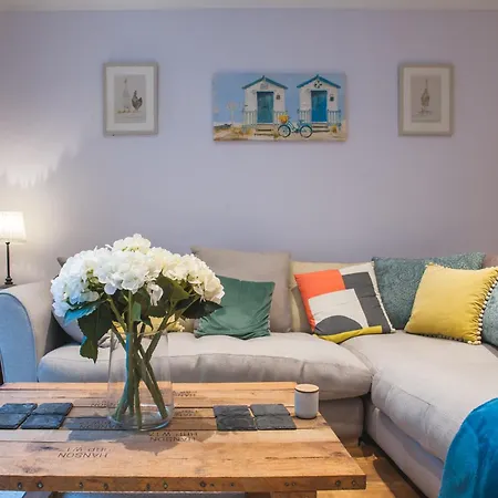 Superb Location 2 Bed House In Clifton By Mycityhaven Bristol