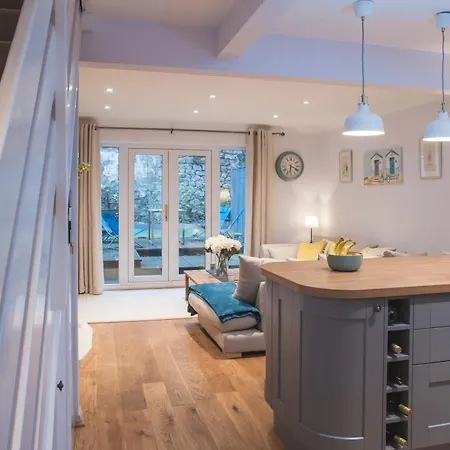 Superb Location 2 Bed House In Clifton By Mycityhaven