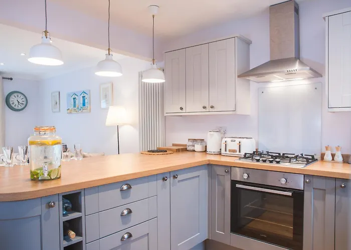 Superb Location 2 Bed House In Clifton By Mycityhaven *