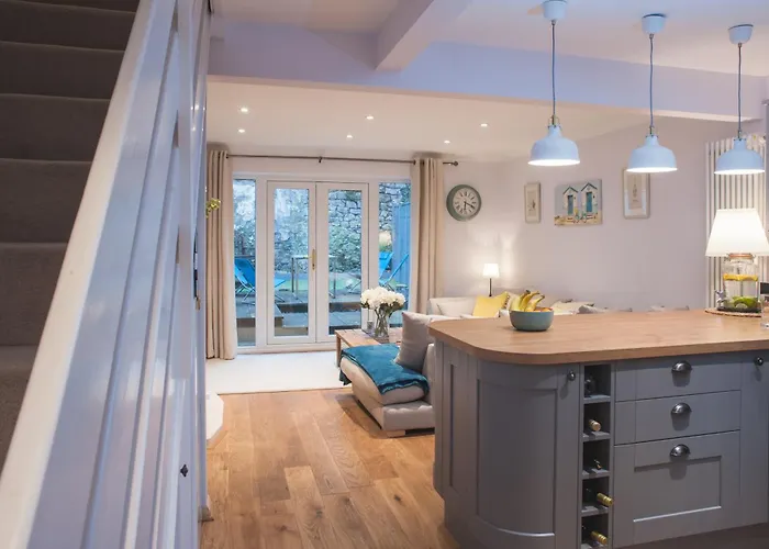 Superb Location 2 Bed House In Clifton By Mycityhaven