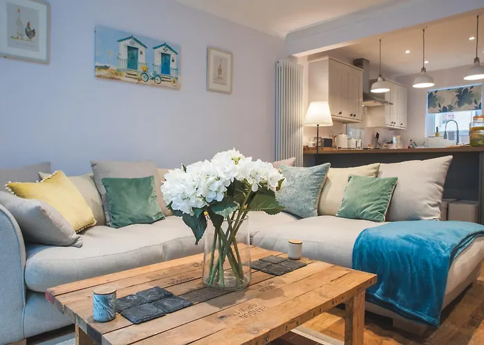 Superb Location 2 Bed House In Clifton By Mycityhaven